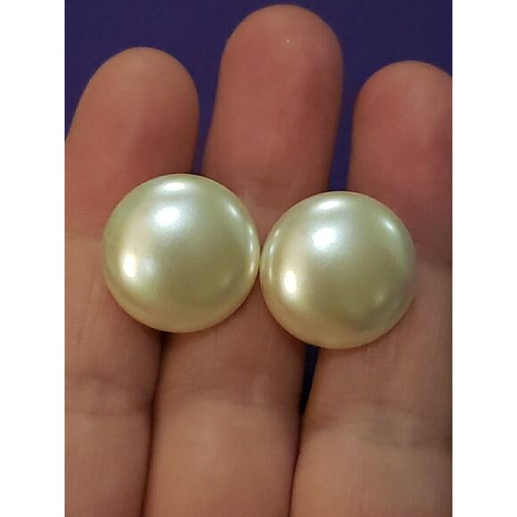 Vintage Sarah Coventry Clip On Earrings Round Off-White Faux Button Shape Pearls - Picture 4 of 9